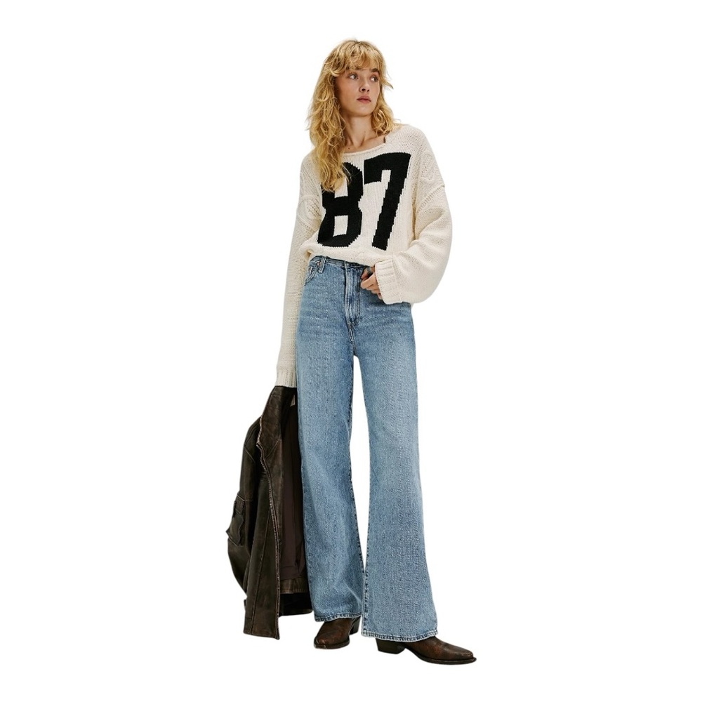 NWT- Levi’s Ribcage Wide Leg Medium Wash Jeans Size 28x32
